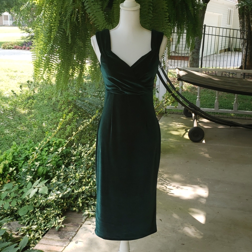Modcloth emerald green velvet pinup dress